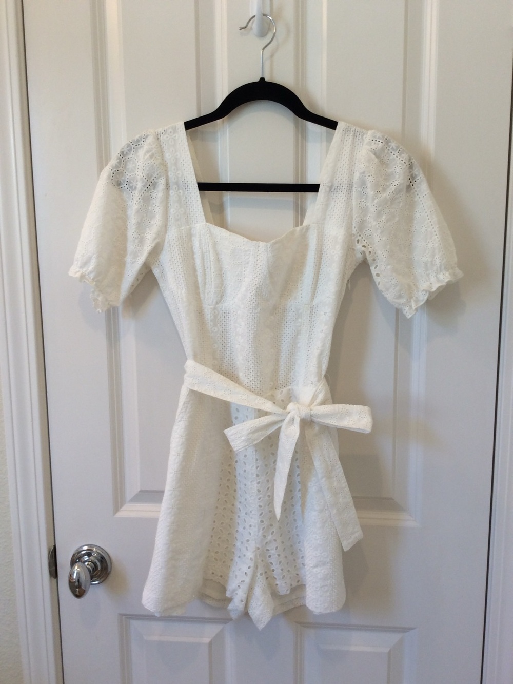 Blank NYC White Eyelet Puff Sleeve Romper - Picture 4 of 9